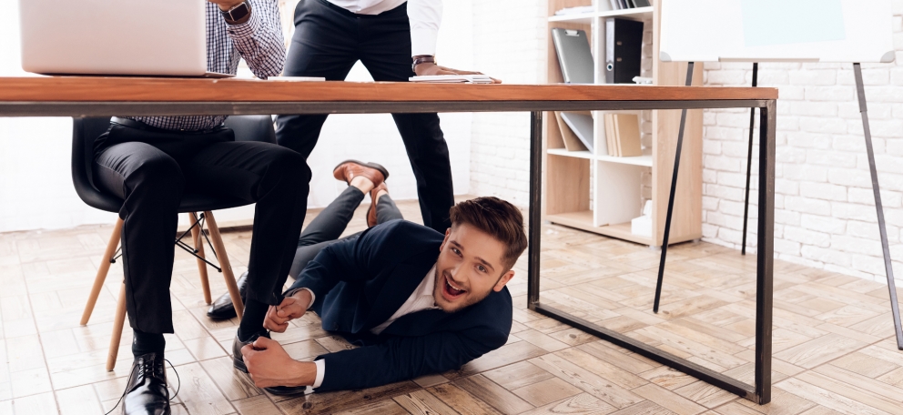 Mettez vos amis réellement au travail! Bring a friend or candidate